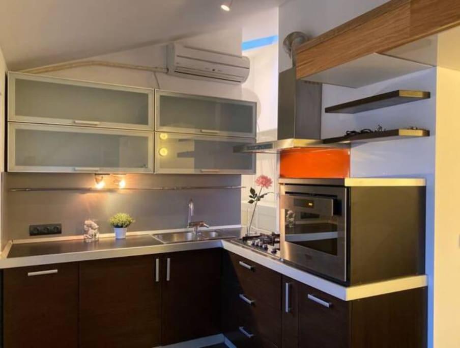 Sky-View Apartmentin Perfect City Center София Экстерьер фото